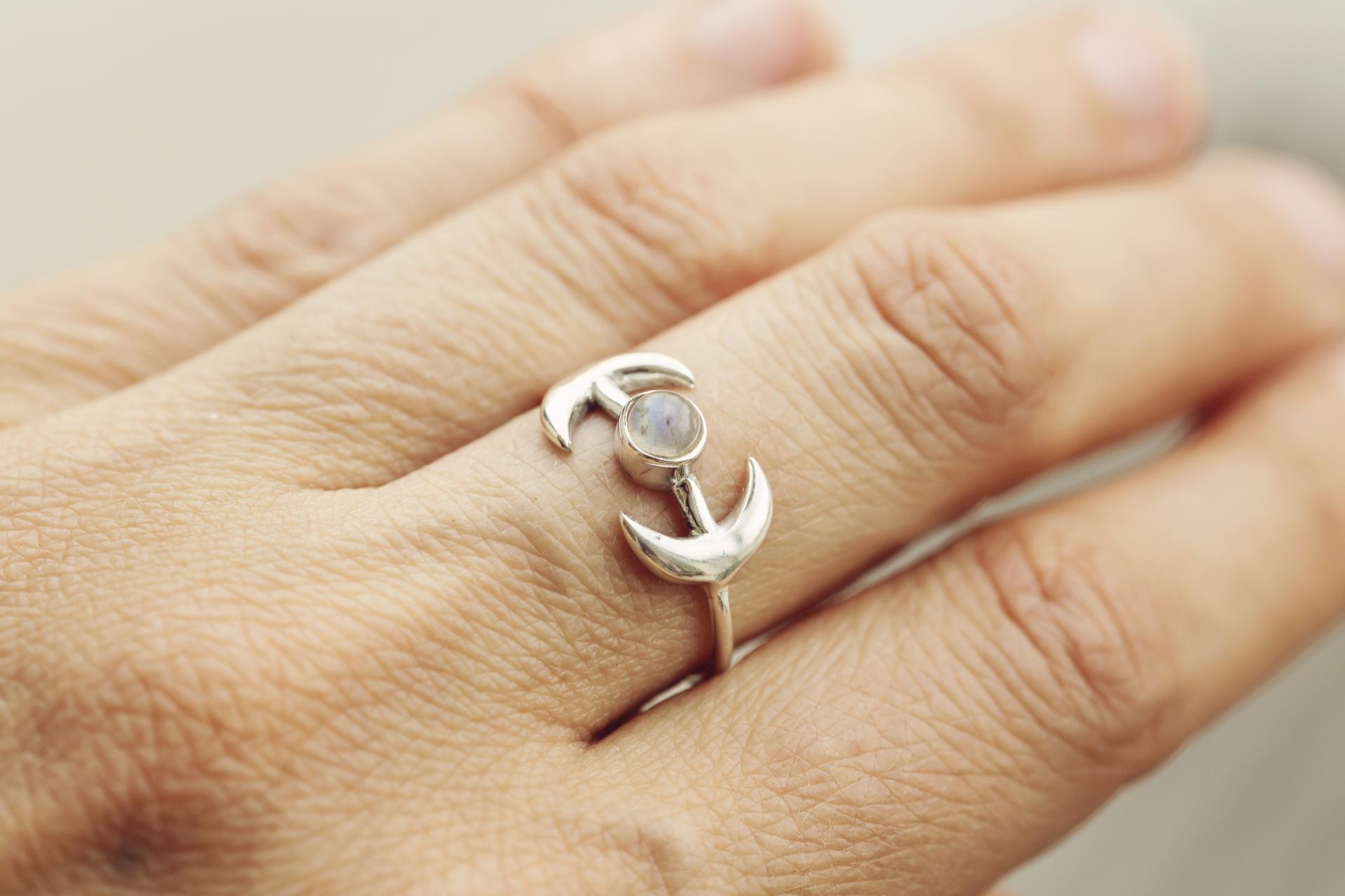 The White Wale Ring